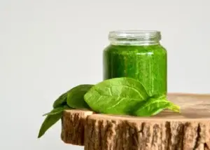 Première purée d'épinards pour bébé