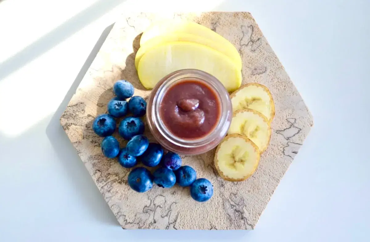 Compote de pomme banane et myrtille pour bébé