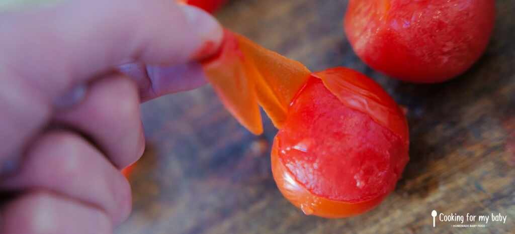 Peler les tomates facilement pour le ketchup de bébé