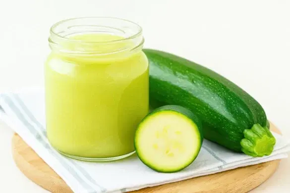 Première purée de courgette pour bébé, texture lisse et fondante